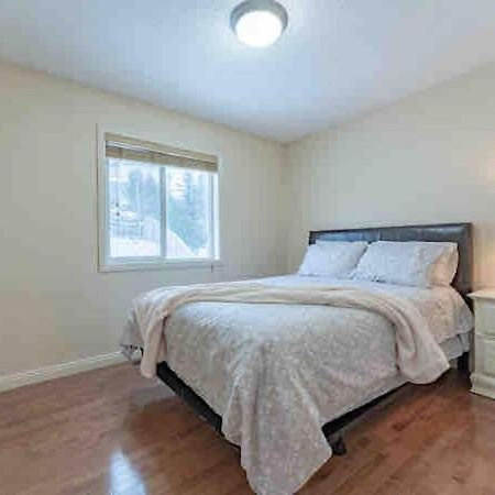 فيلا 2500 Sq House In Springbank Hill Bl 261818 YYC المظهر الخارجي الصورة