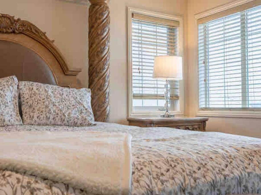 فيلا 2500 Sq House In Springbank Hill Bl 261818 YYC المظهر الخارجي الصورة