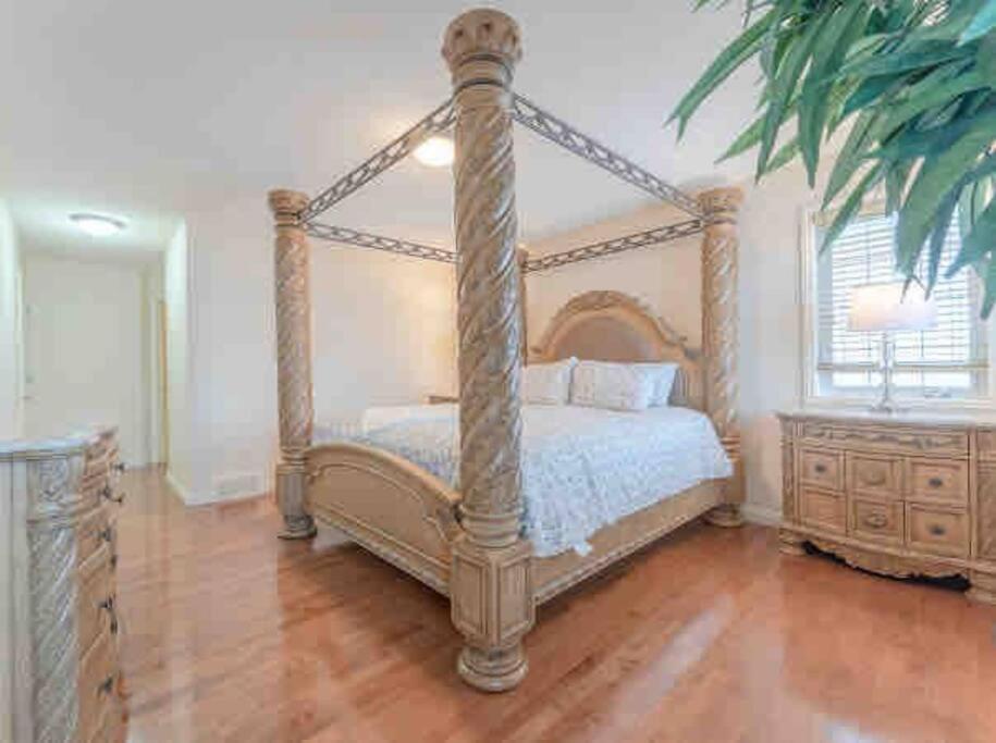 فيلا 2500 Sq House In Springbank Hill Bl 261818 YYC المظهر الخارجي الصورة