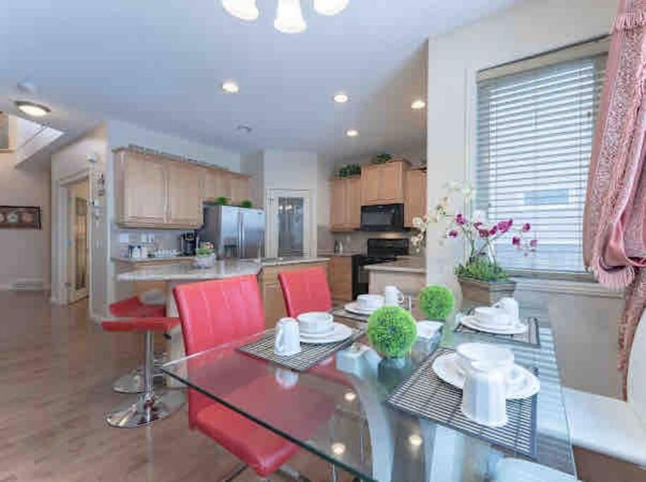 فيلا 2500 Sq House In Springbank Hill Bl 261818 YYC المظهر الخارجي الصورة