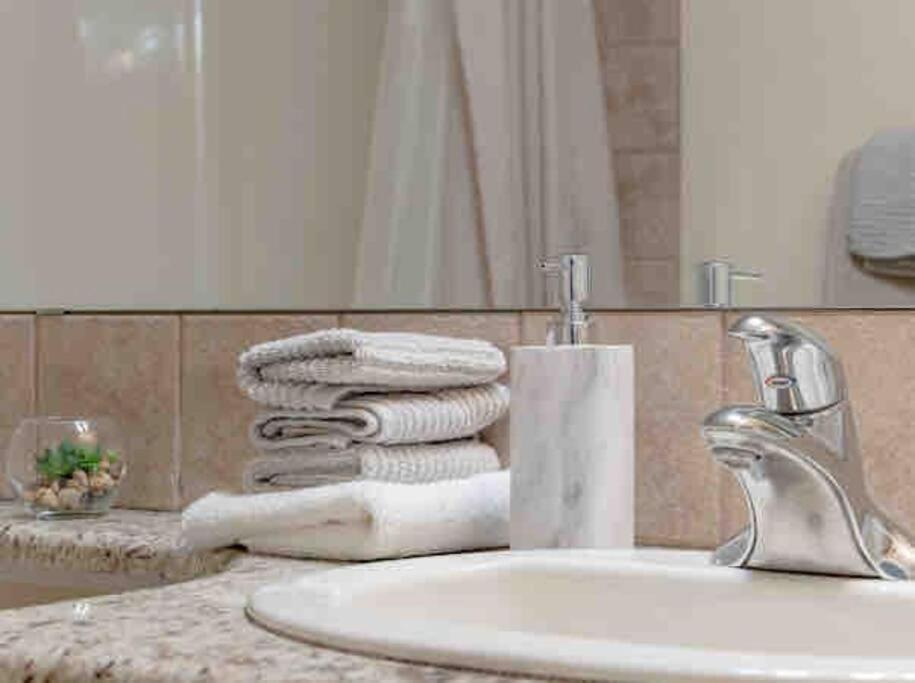 فيلا 2500 Sq House In Springbank Hill Bl 261818 YYC المظهر الخارجي الصورة