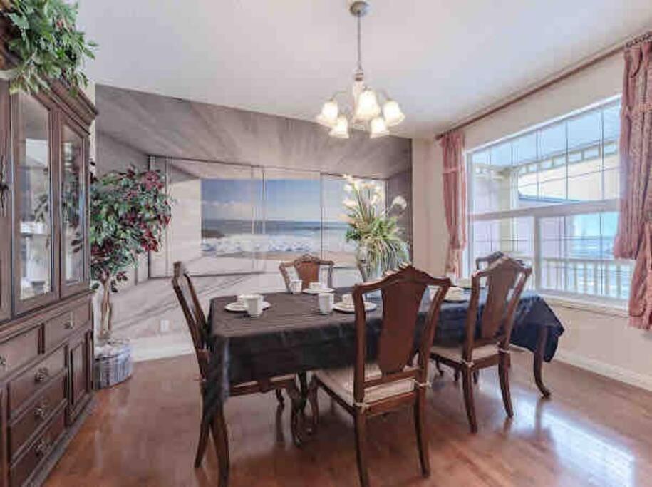 فيلا 2500 Sq House In Springbank Hill Bl 261818 YYC المظهر الخارجي الصورة