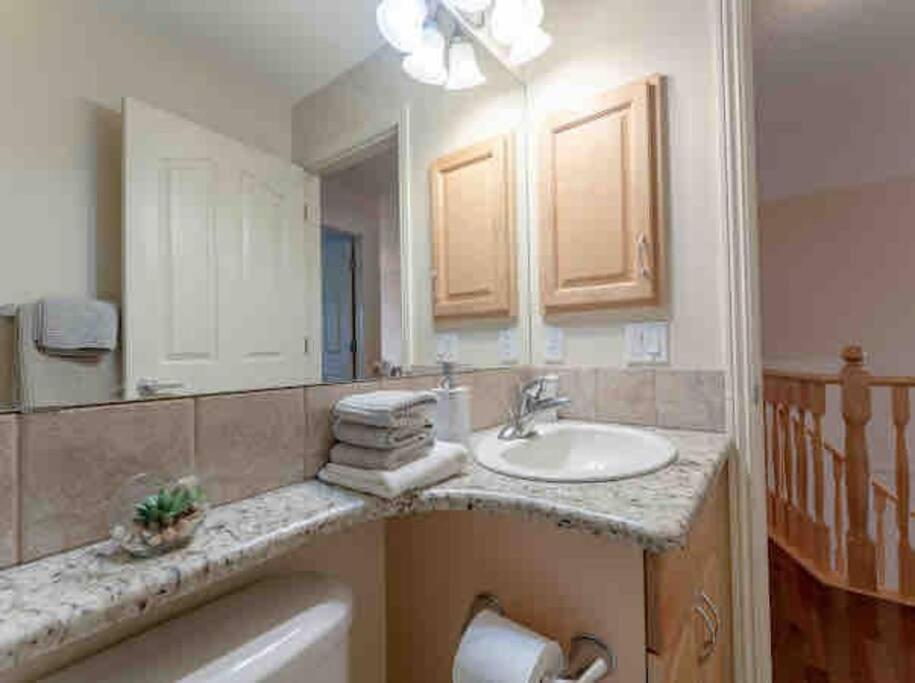 فيلا 2500 Sq House In Springbank Hill Bl 261818 YYC المظهر الخارجي الصورة