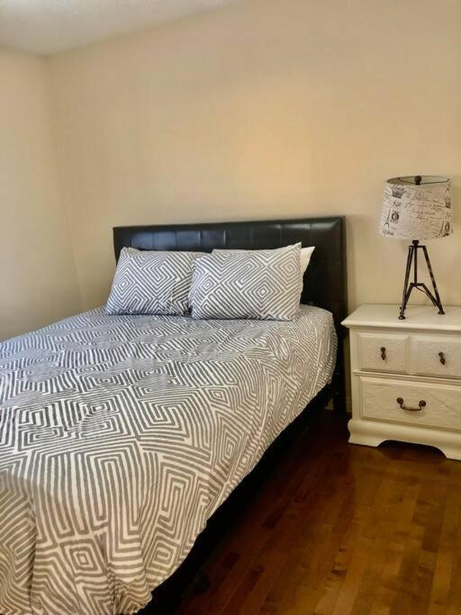 فيلا 2500 Sq House In Springbank Hill Bl 261818 YYC المظهر الخارجي الصورة