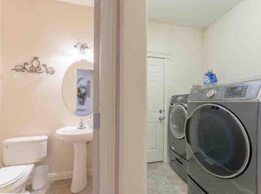 فيلا 2500 Sq House In Springbank Hill Bl 261818 YYC المظهر الخارجي الصورة