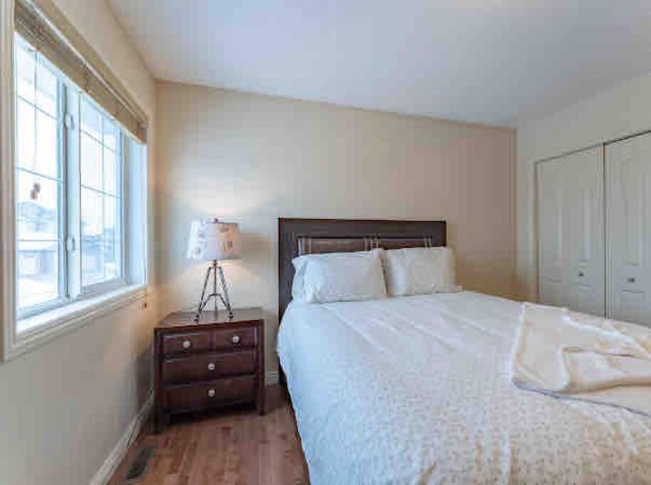 فيلا 2500 Sq House In Springbank Hill Bl 261818 YYC المظهر الخارجي الصورة