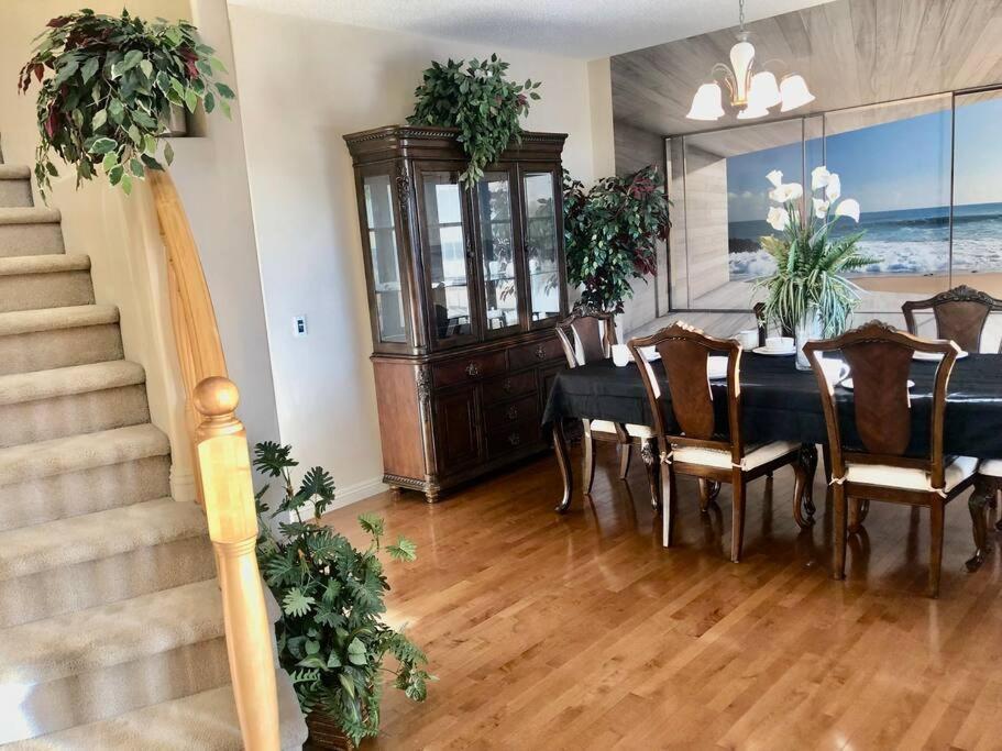 فيلا 2500 Sq House In Springbank Hill Bl 261818 YYC المظهر الخارجي الصورة
