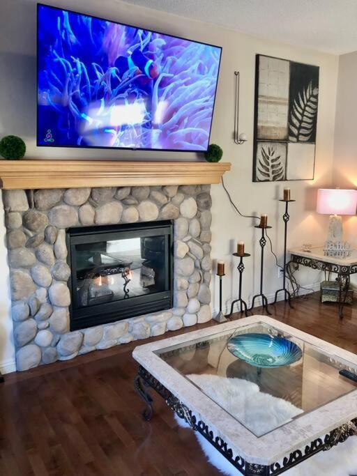 فيلا 2500 Sq House In Springbank Hill Bl 261818 YYC المظهر الخارجي الصورة