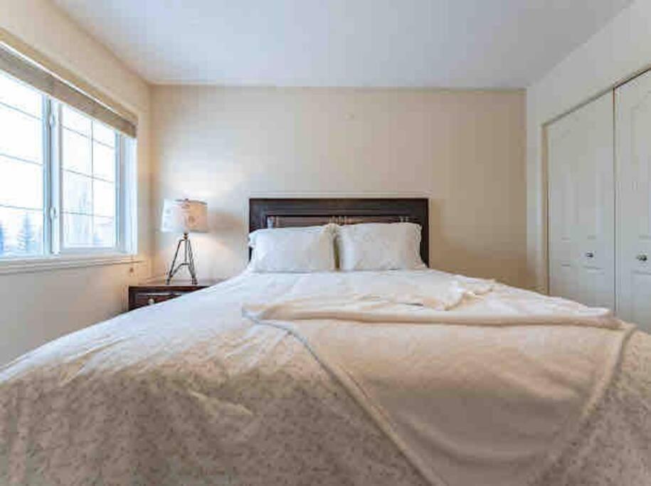 فيلا 2500 Sq House In Springbank Hill Bl 261818 YYC المظهر الخارجي الصورة
