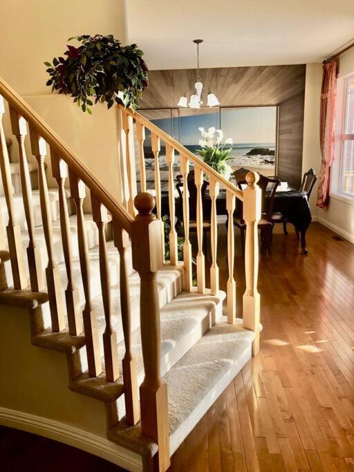 فيلا 2500 Sq House In Springbank Hill Bl 261818 YYC المظهر الخارجي الصورة
