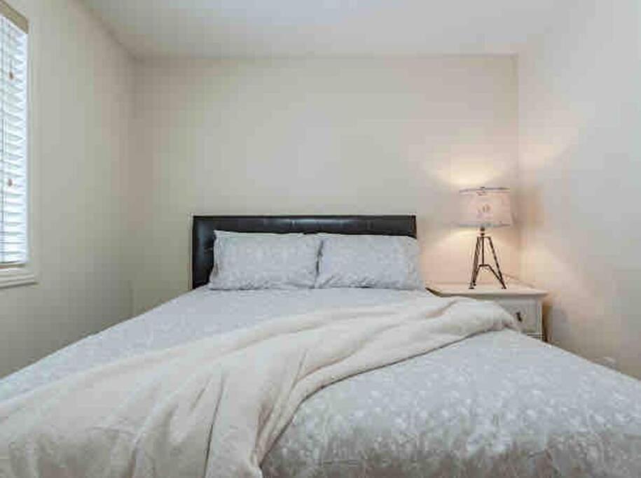 فيلا 2500 Sq House In Springbank Hill Bl 261818 YYC المظهر الخارجي الصورة