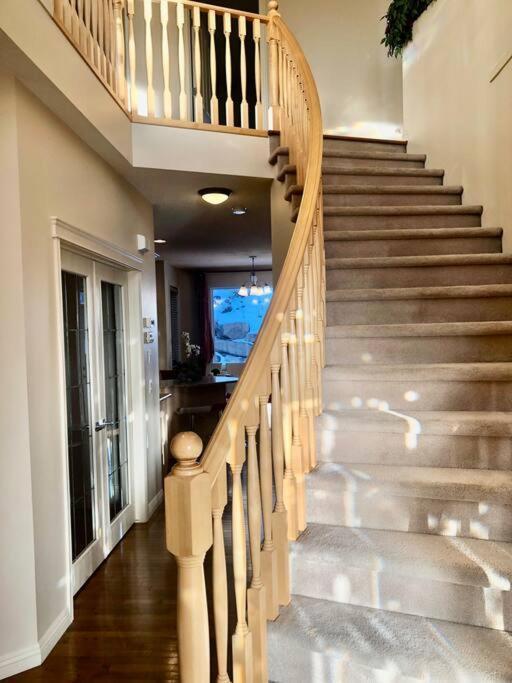فيلا 2500 Sq House In Springbank Hill Bl 261818 YYC المظهر الخارجي الصورة